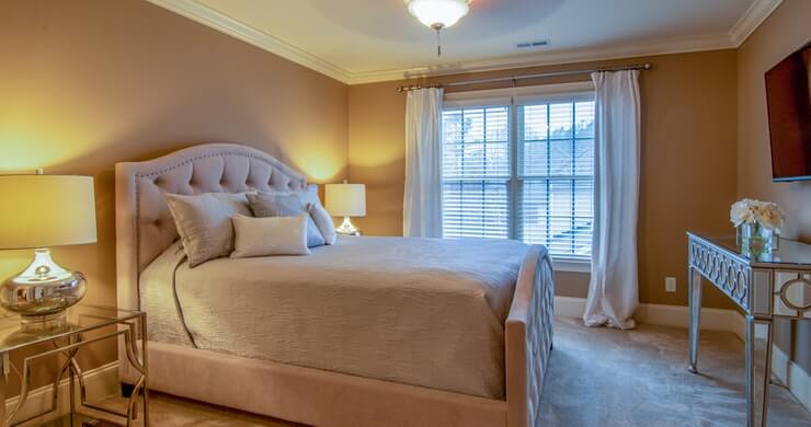A Colorful Guest Room to Staycation at Home