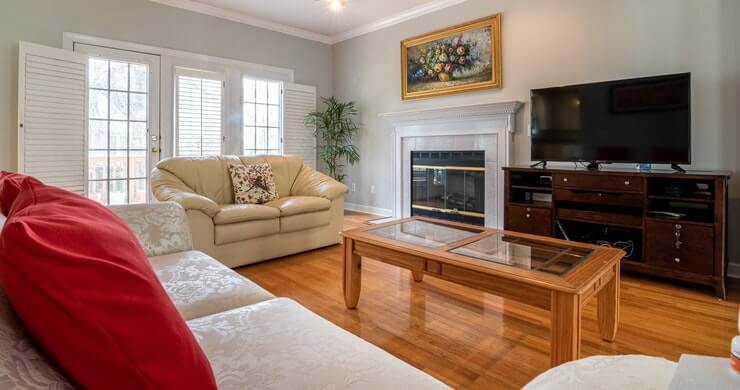 Decorate with Wood Furniture for a Modern Look