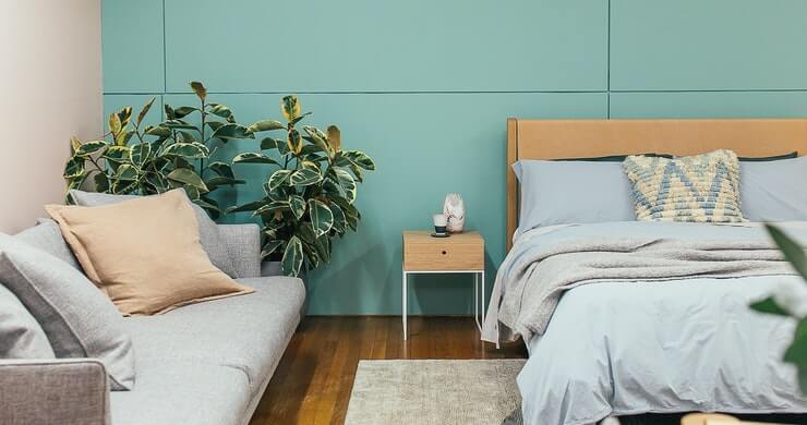 A Dramatic Makeover for a Bedroom-Office Hybrid